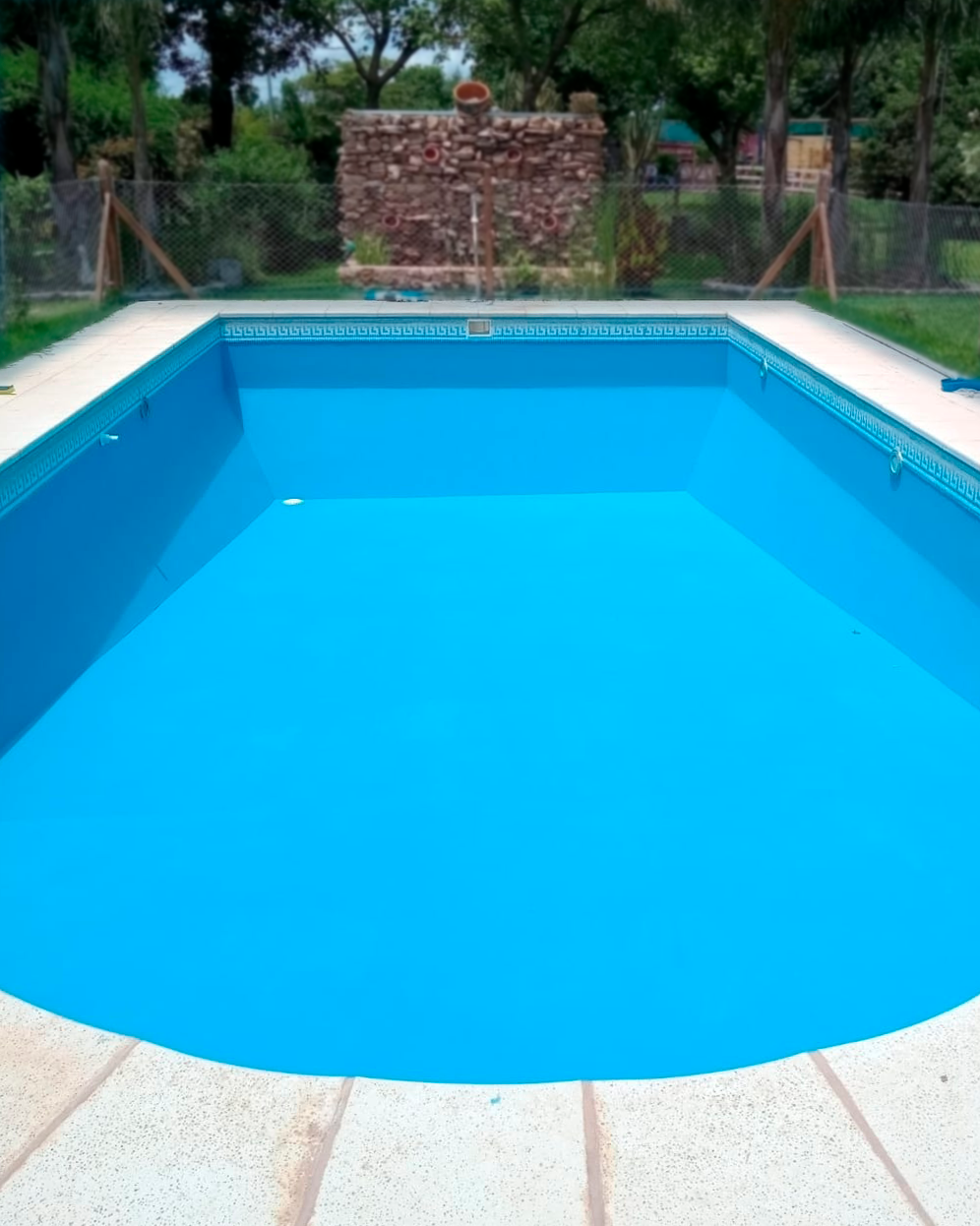 Remodelación y mantenimiento de pileta de material