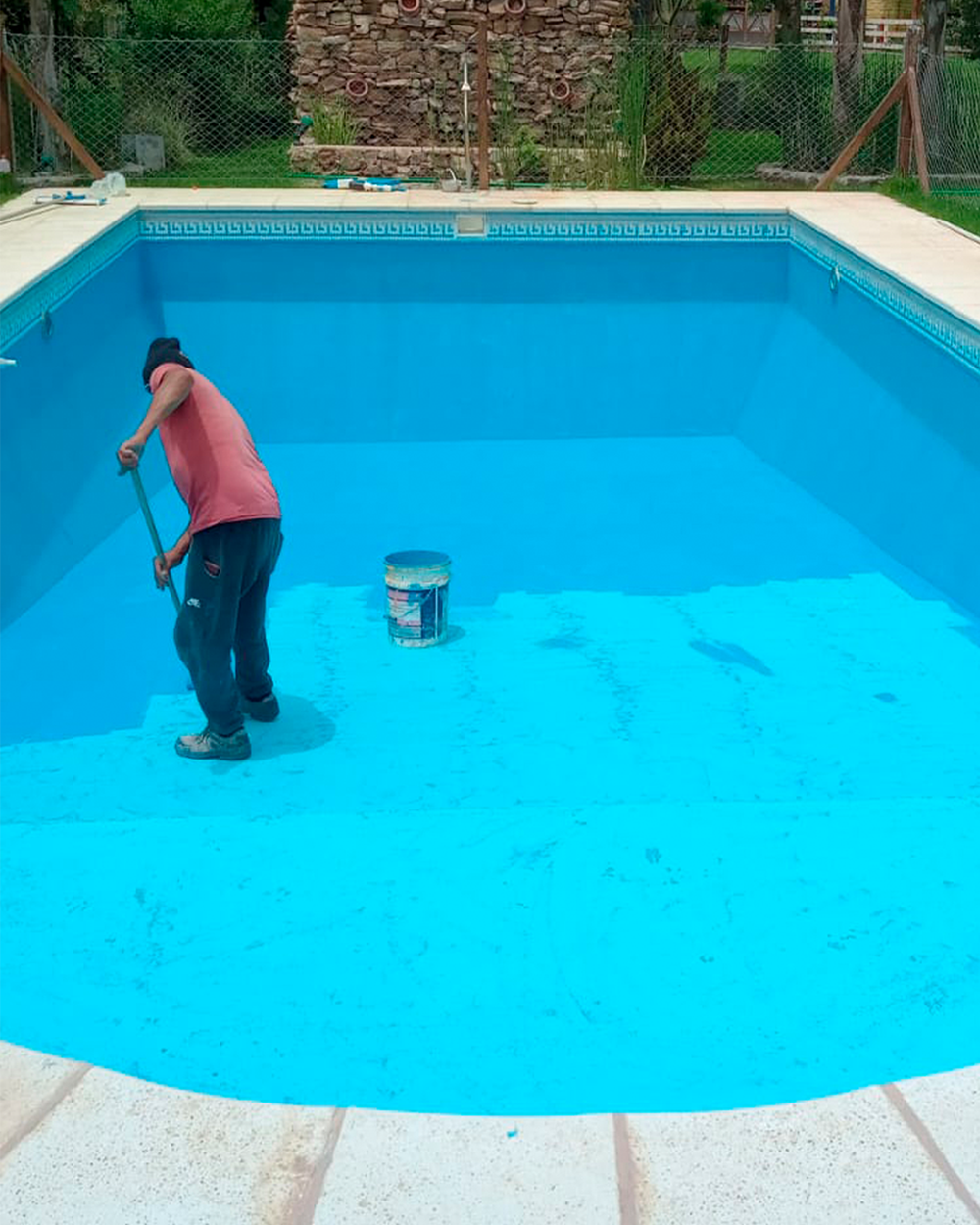 Servicio de pintura y mantenimiento de superficies exteriores e interiores con terminaciones profesionales