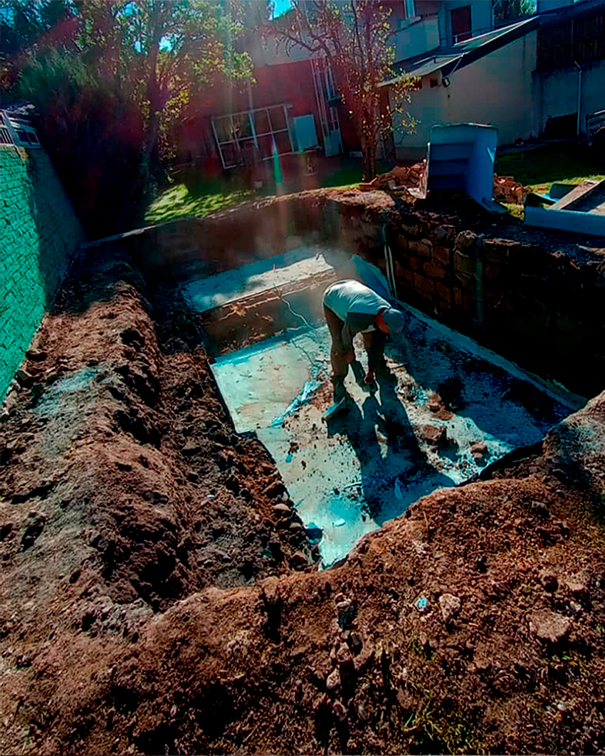 Remodelación y refacción de piscina de material con mejoras en revestimientos y estructura