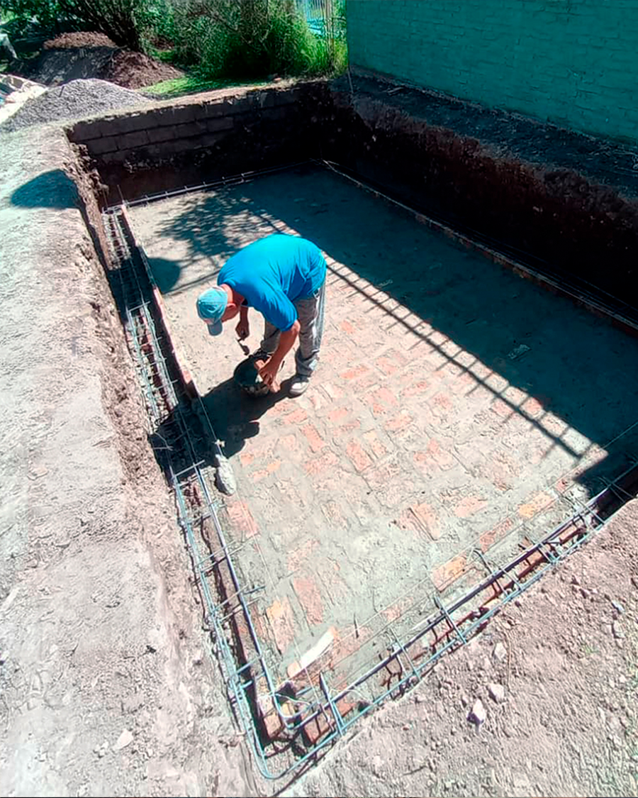 Remodelación y refacción de piscina de material con mejoras en revestimientos y estructura