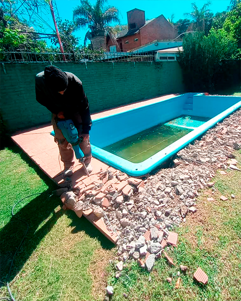 Remodelación y refacción de piscina de material con mejoras en revestimientos y estructura